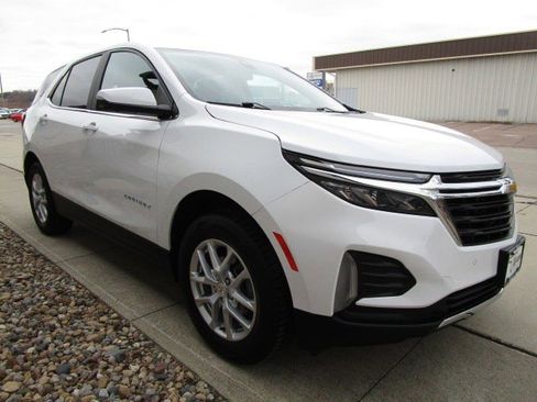 Used 2024 Chevrolet Equinox LT image 3