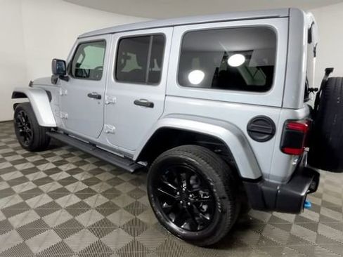 Used 2023 Jeep Wrangler Unlimited Sahara w/ Cold Weather Group AWD/4WD image 6