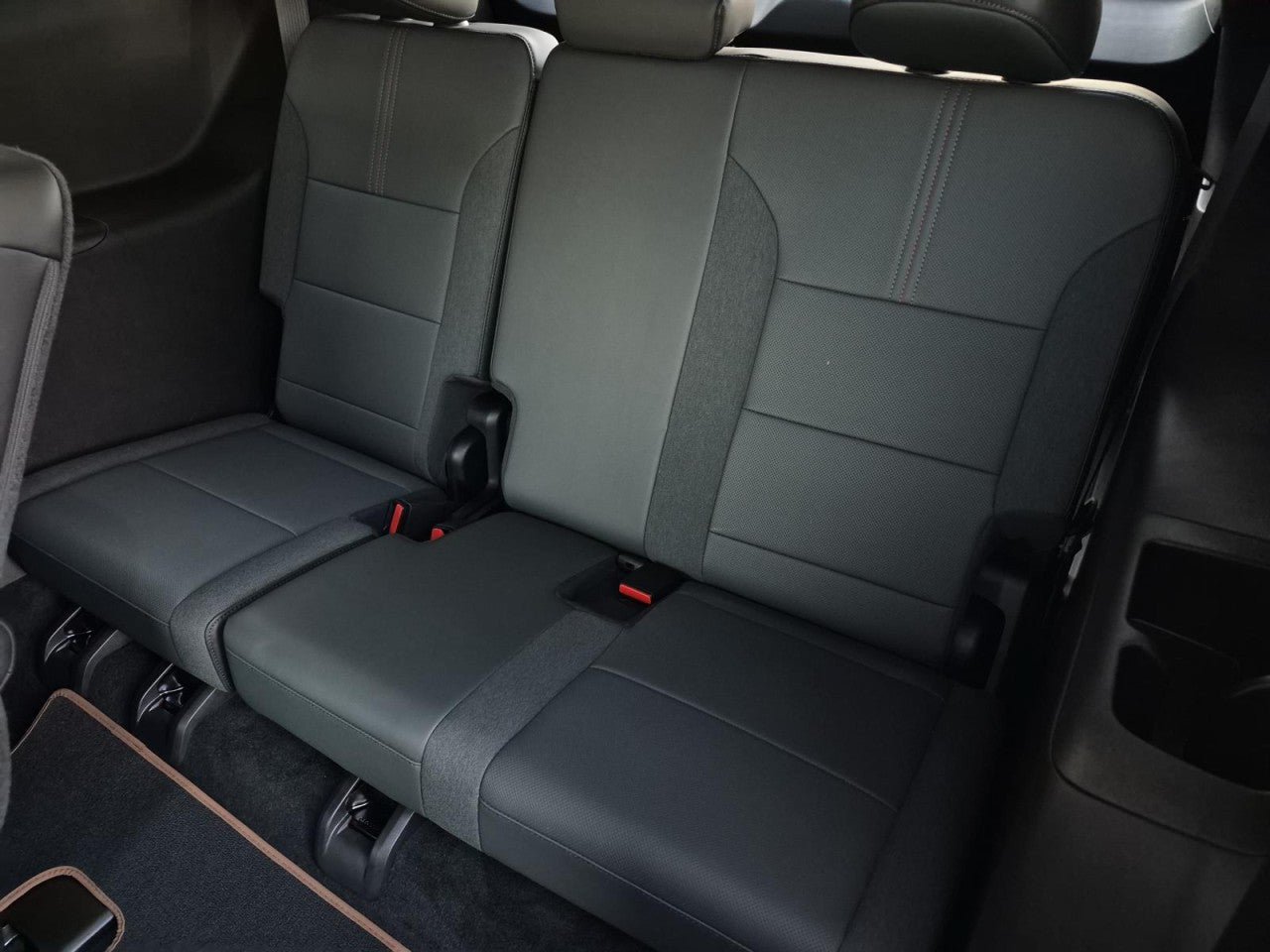 Certified 2024 GMC Acadia AT4 w/ Luxury Package AWD/4WD image 16