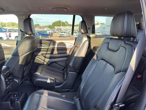 Used 2023 Jeep Grand Cherokee L Limited w/ Black Appearance Package image 15