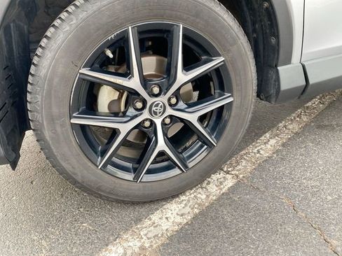 Used 2016 Toyota RAV4 SE image 10