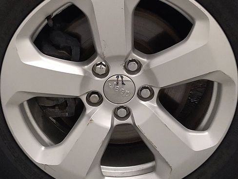 Used 2019 Jeep Compass Latitude FWD image 31