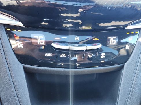 Used 2024 Cadillac XT6 Sport image 25