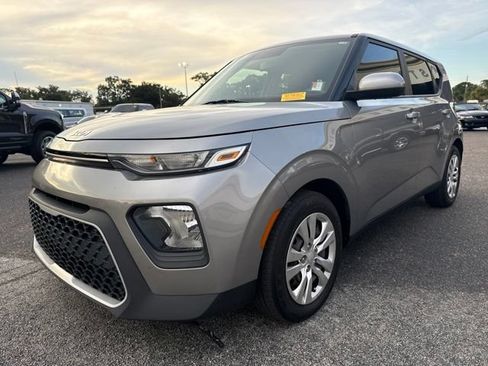 Used 2022 Kia Soul LX FWD image 3