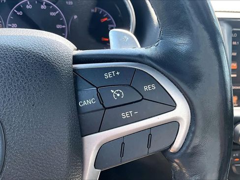 Used 2017 Jeep Grand Cherokee Altitude image 24