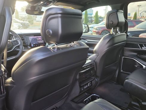 Used 2022 Jeep Wagoneer Series III w/ Premium Group I image 11