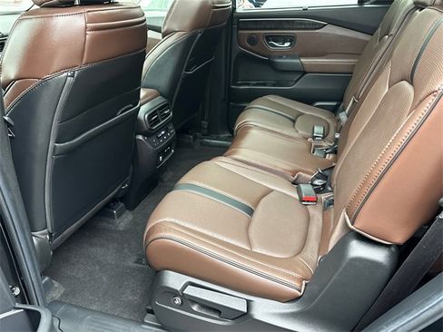 Used 2025 Honda Pilot Elite image 17