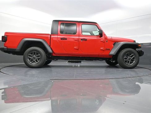 New 2025 Jeep Gladiator Sport image 24