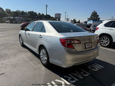 Used 2013 Toyota Camry LE FWD image 5