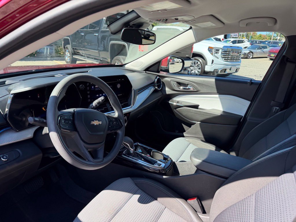 Certified 2025 Chevrolet Trax LT FWD image 16