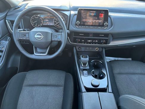 Used 2025 Nissan Rogue SV image 12