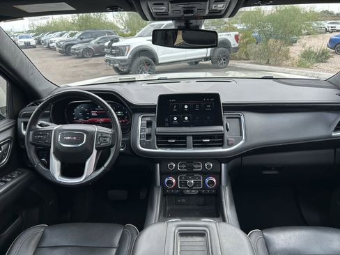 Used 2022 GMC Yukon SLT w/ SLT Premium Package image 18