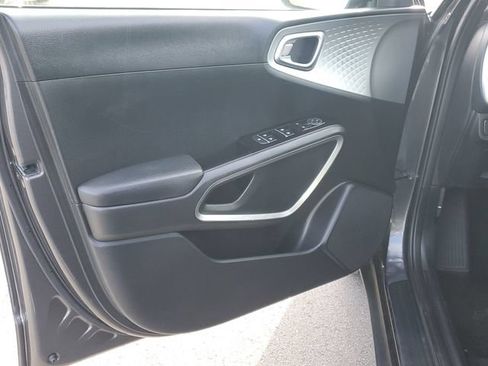 Used 2024 Kia Soul LX w/ Option Group 015 FWD image 17