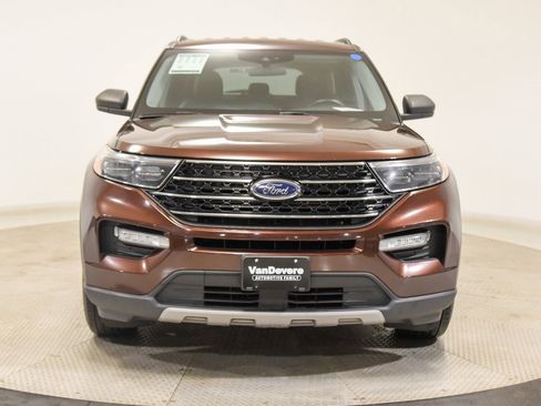 Used 2020 Ford Explorer XLT w/ Equipment Group 202A image 3