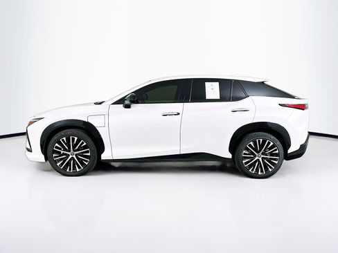 Used 2023 Lexus RZ 450e Premium w/ Technology Package image 4