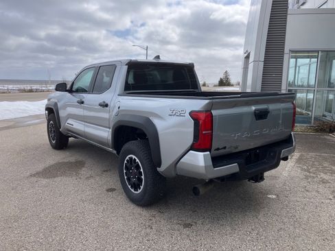 Used 2025 Toyota Tacoma TRD Off-Road AWD/4WD image 3