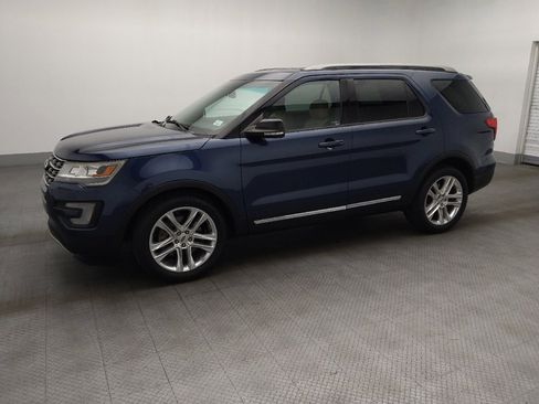 Used 2017 Ford Explorer XLT w/ Equipment Group 202A FWD image 2