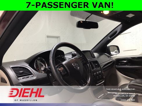 Used 2018 Dodge Grand Caravan SXT image 19