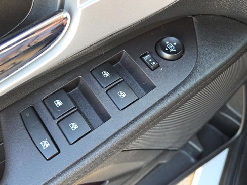 Used 2017 Chevrolet Equinox LS image 36