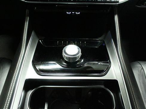 Used 2024 Jeep Wagoneer Series II RWD image 36
