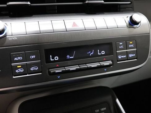 Certified 2024 Hyundai Kona SEL w/ Convenience Package FWD image 27