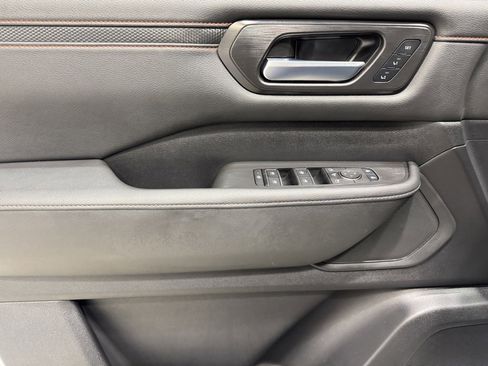 Certified 2025 Nissan Armada PRO-4X image 18