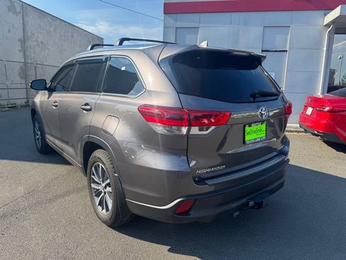 Used 2017 Toyota Highlander XLE AWD/4WD image 5
