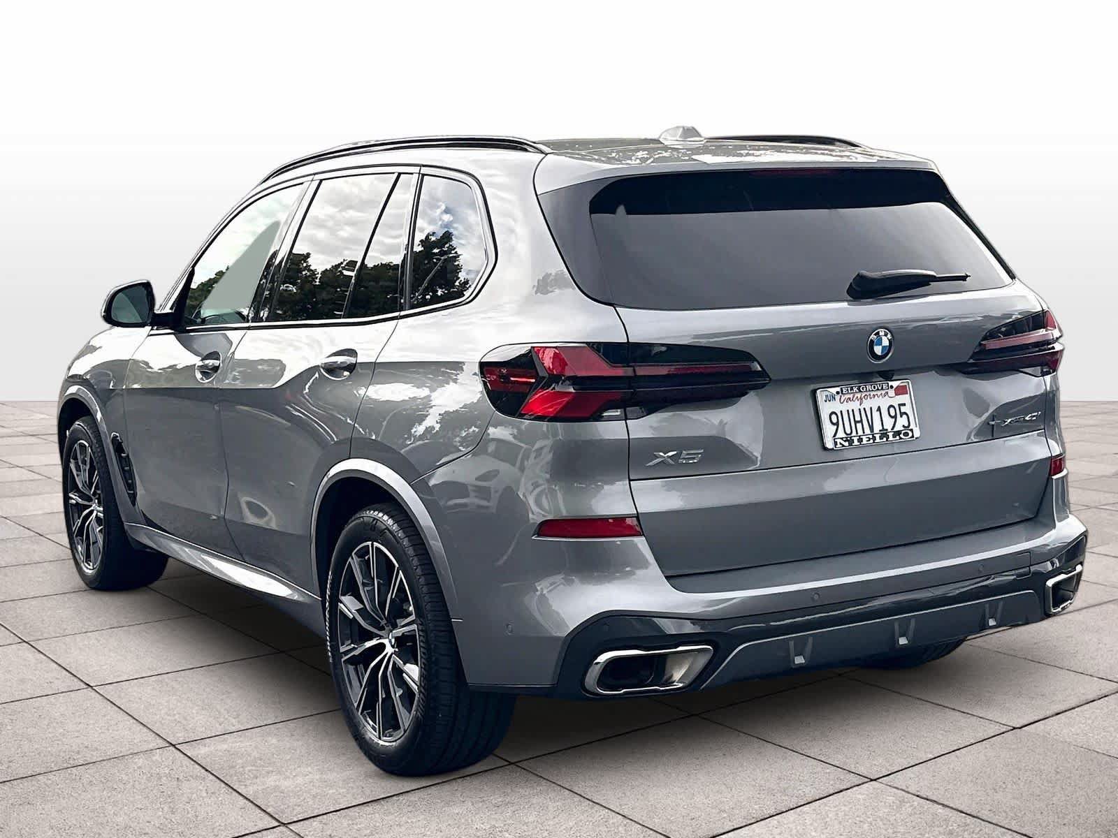 Used 2026 BMW X5 xDrive40i w/ M Sport Package AWD/4WD image 4