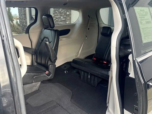 Used 2020 Chrysler Voyager Lxi image 18
