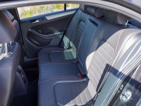 Used 2014 Volkswagen Jetta GLI Autobahn image 28