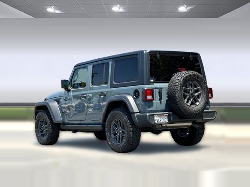 Used 2025 Jeep Wrangler Unlimited Sport AWD/4WD image 3