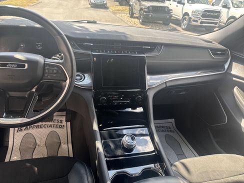 Used 2021 Jeep Grand Cherokee L Laredo image 15