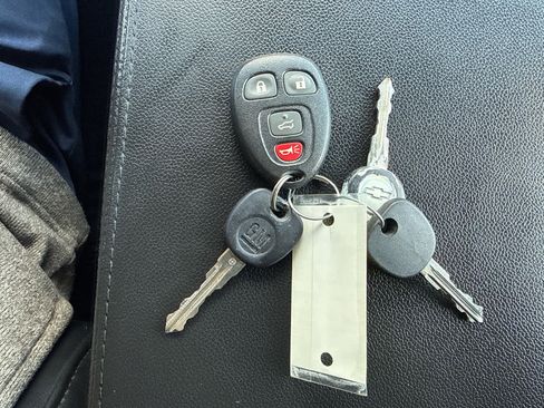 Used 2007 Chevrolet Suburban LS w/ Skid Plate Package image 23