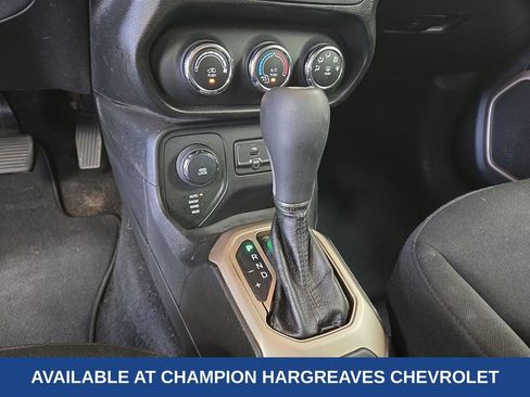 Used 2015 Jeep Renegade Latitude w/ Cold Weather Group AWD/4WD image 21