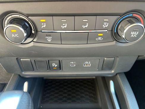 Used 2025 Nissan Frontier SV image 31