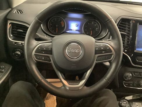 Used 2019 Jeep Cherokee Limited AWD/4WD image 11