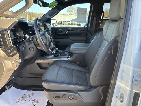 Used 2024 Chevrolet Silverado 1500 ZR2 w/ Technology Package image 12