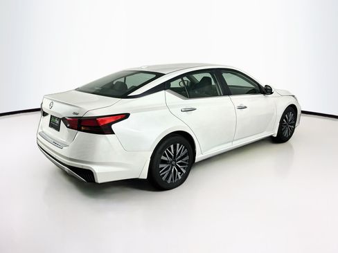 Used 2023 Nissan Altima 2.5 SV FWD image 9