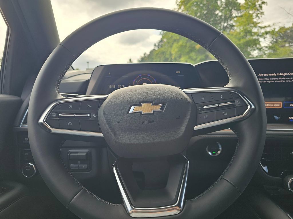 New 2026 Chevrolet Suburban LT w/ Comfort Package AWD/4WD image 25