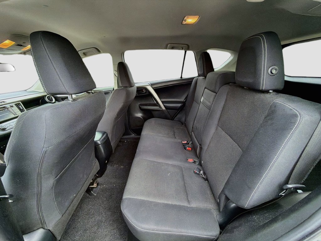 Used 2018 Toyota RAV4 LE AWD/4WD image 24