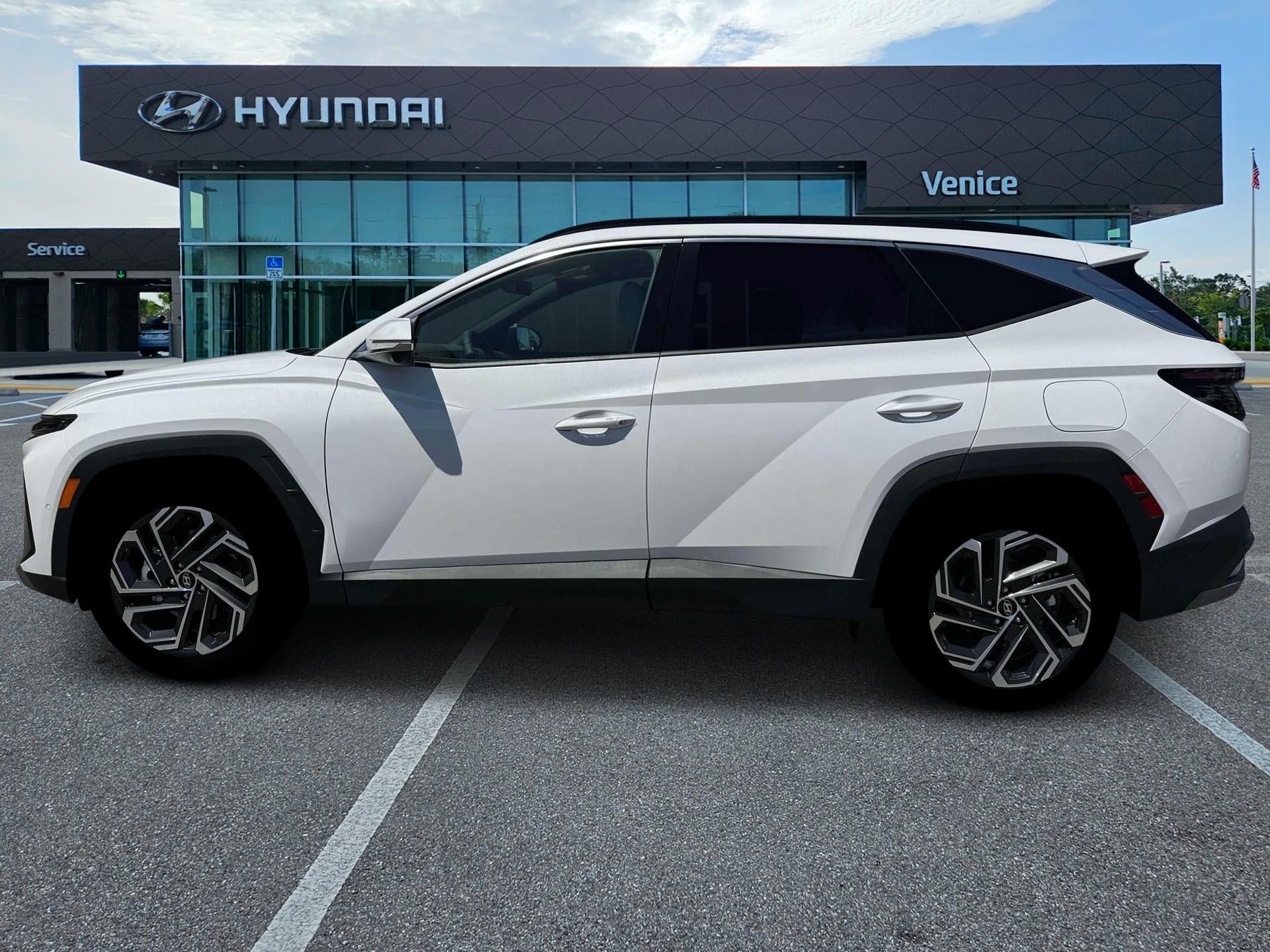 New 2026 Hyundai Tucson Limited FWD image 3