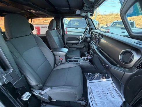 Used 2018 Jeep Wrangler Sport image 42