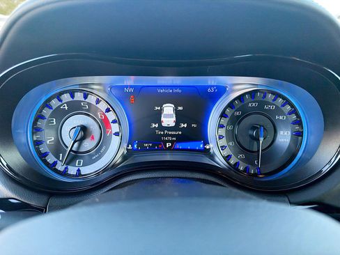 Used 2023 Chrysler 300 C image 38