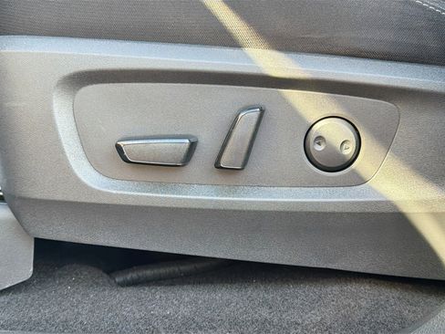 Used 2023 Nissan Pathfinder SV w/ SV Premium Package image 25