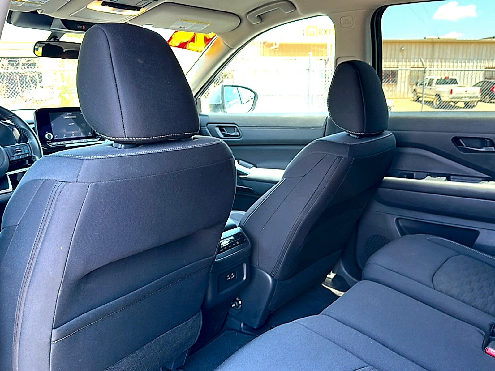 Used 2024 Nissan Pathfinder SV FWD image 17