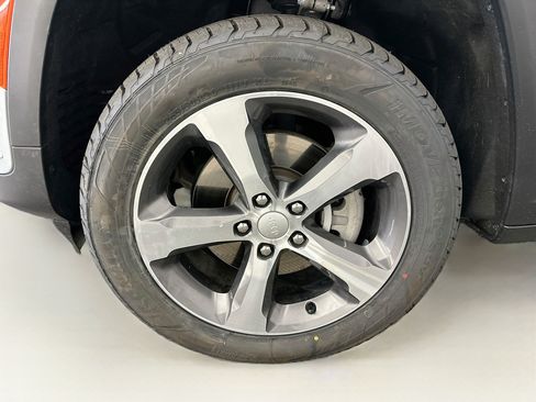 Used 2023 Jeep Grand Cherokee 4WD 4xe w/ Luxury Tech Group II image 37