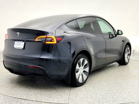 Used 2024 Tesla Model Y 2WD image 5