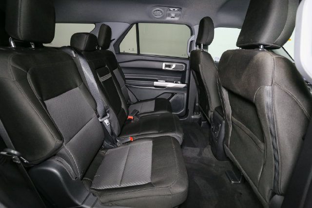 Used 2023 Ford Explorer XLT AWD/4WD image 19