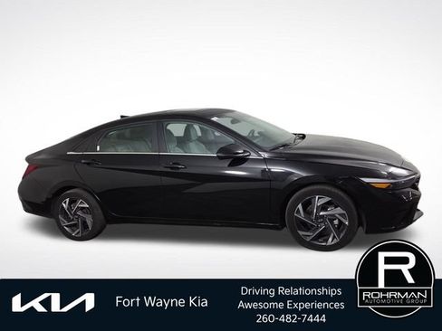 Used 2025 Hyundai Elantra Limited FWD image 5