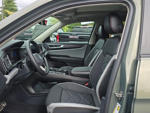 Used 2025 Volkswagen Atlas Peak Edition SE AWD/4WD image 57